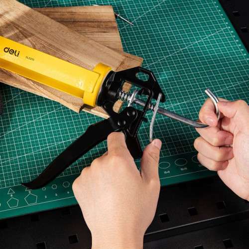Степлеры, пистолеты, заклепочники Deli Пистолет для герметика Deli DL2370 Размер: 9 дюймов/230 мм. Сталь А3 + алюминий. Угол поворота 360.